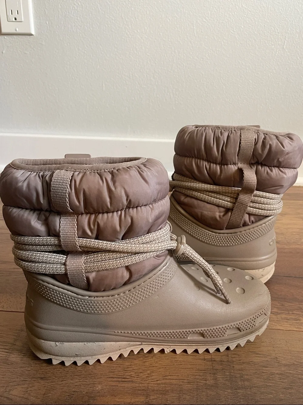 Crocs Classic Neo Puff Luxe Boots Size 8